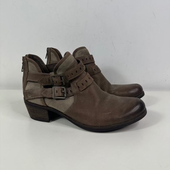 UGG Shoes - Ugg Bootie Womens Size 9.5 Shoes Brown Leather Patsy Lining Comfort Ankle Bootie
